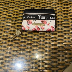 Juicy Couture Y2K Small Rose Wallet With Gold Signature Key 5.5” x 3.5” 🌹